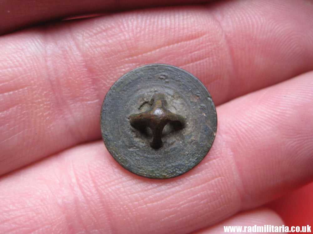 & original small NAPOLEONIC GUARD BUTTON with eagle - metal detecting find. FRANCE pre 1815. - Image 9