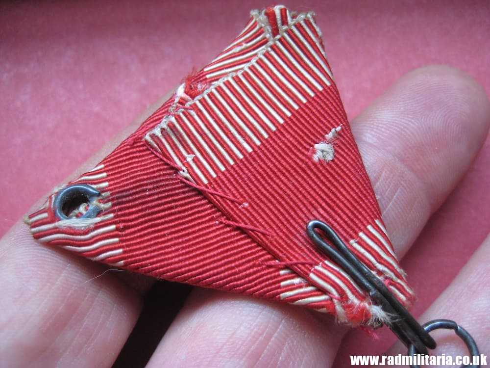 & WW1 original KARL TRUPPENKRIEG MEDAL with ribbon, maker: "MKT" - genuine ! - Image 6