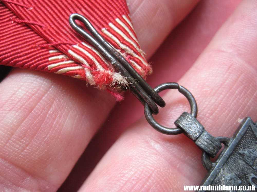 & WW1 original KARL TRUPPENKRIEG MEDAL with ribbon, maker: "MKT" - genuine ! - Image 7