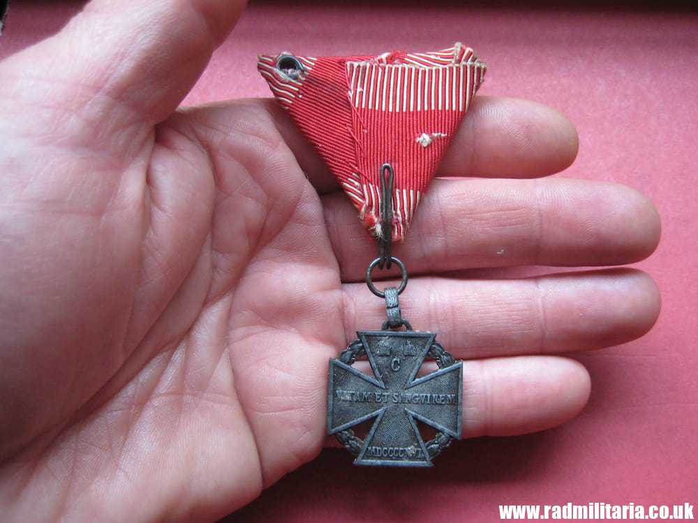 & WW1 original KARL TRUPPENKRIEG MEDAL with ribbon, maker: "MKT" - genuine ! - Image 11