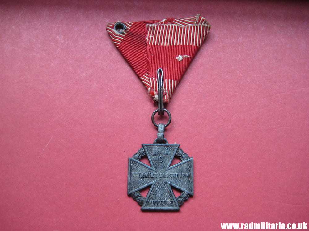& WW1 original KARL TRUPPENKRIEG MEDAL with ribbon, maker: "MKT" - genuine ! - Image 12