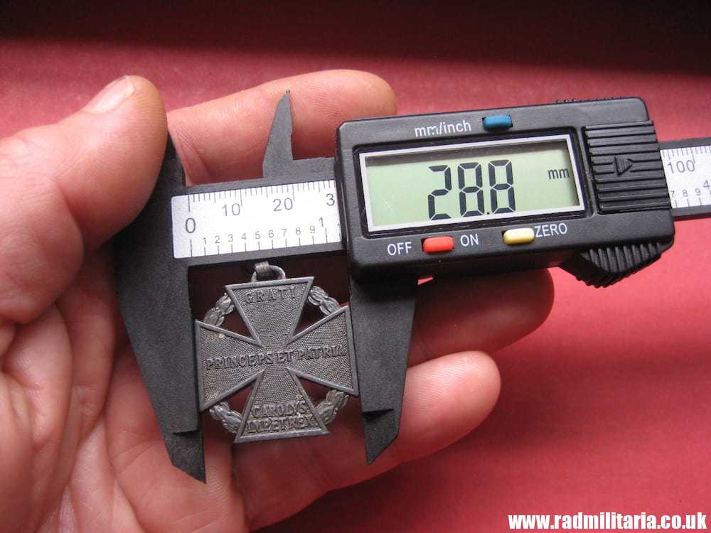 & WW1 original KARL TRUPPENKRIEG MEDAL with ribbon, maker: "MKT" - genuine ! - Image 15