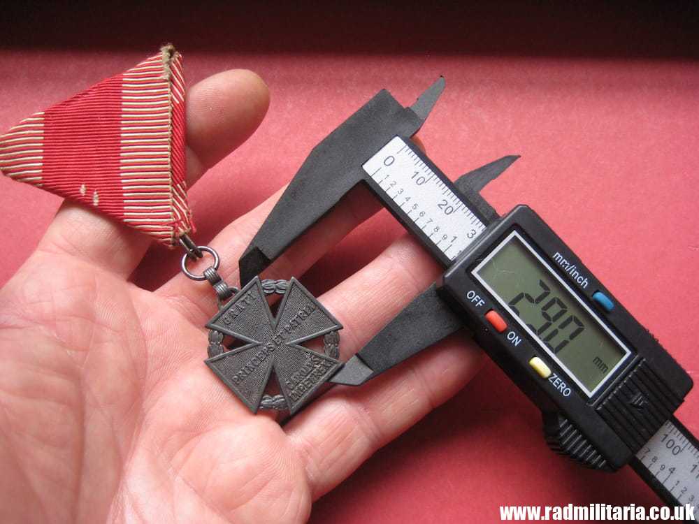 & WW1 original KARL TRUPPENKRIEG MEDAL with ribbon, maker: "MKT" - genuine ! - Image 16