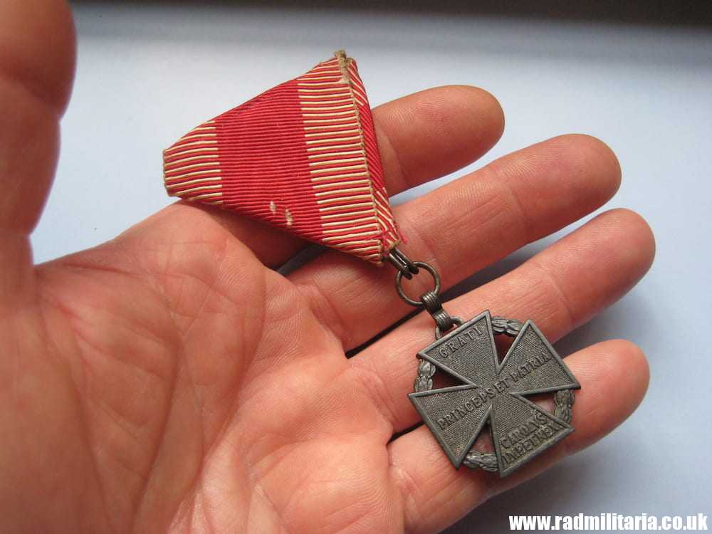 & WW1 original KARL TRUPPENKRIEG MEDAL with ribbon, maker: "MKT" - genuine ! - Image 18