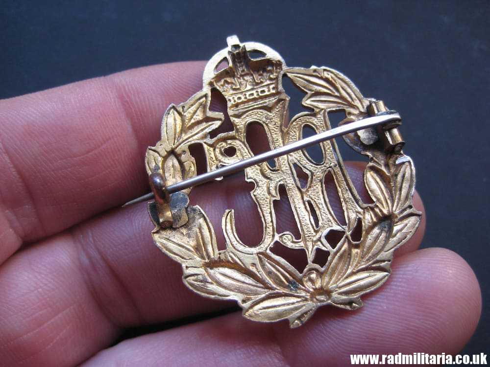 & WW1 RFC Royal Flying Corps SWEETHEART BADGE made from Cap Badge. Gilded !! - Image 4