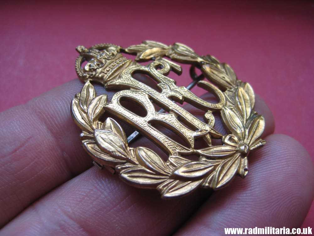 & WW1 RFC Royal Flying Corps SWEETHEART BADGE made from Cap Badge. Gilded !!