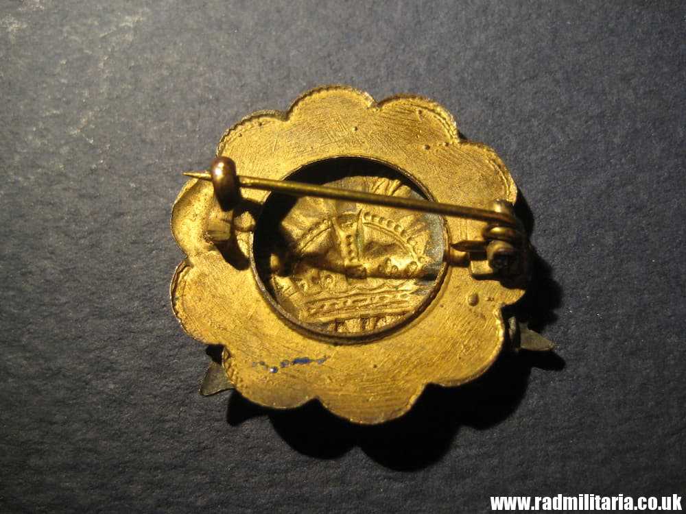 & WW1 CANADA badge, SWEETHEART Enamel BADGE - genuine ! - Image 3