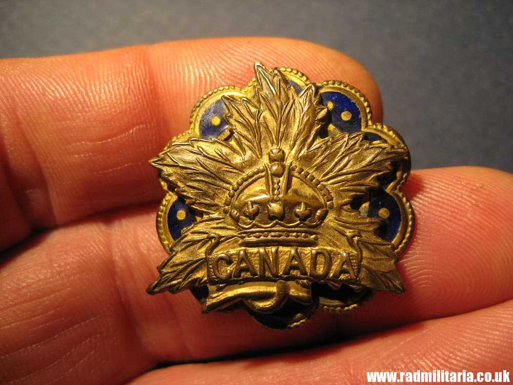 & WW1 CANADA badge, SWEETHEART Enamel BADGE - genuine ! - Image 4
