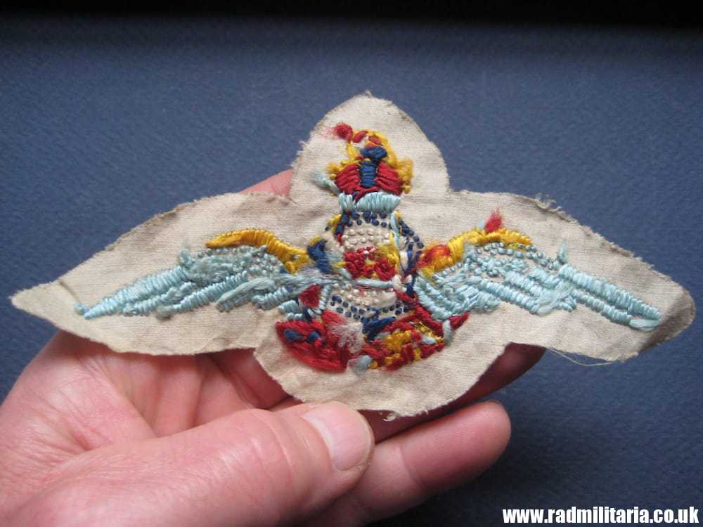 & WW1 CANADA SWEETHEART Patch R.C.A.F. & 2 metal badges c. 1915 - SET. - Image 7