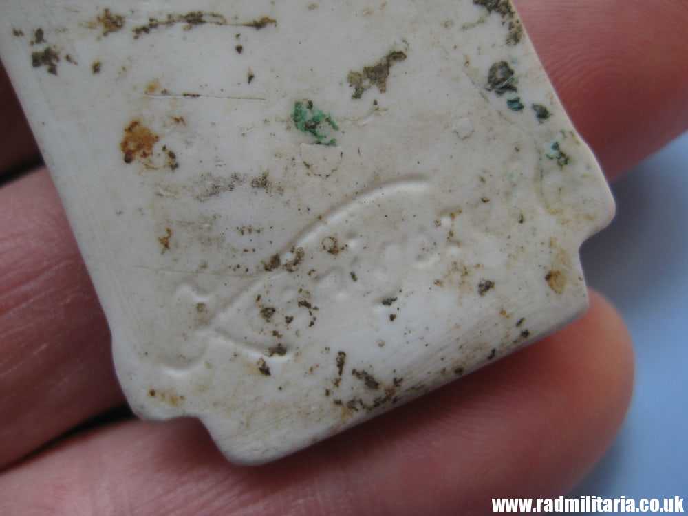& WW2 PORCELAIN German BADGE - Breslau 26.8.1934 maker: Koenigszelt, metal detecting find. - Image 7