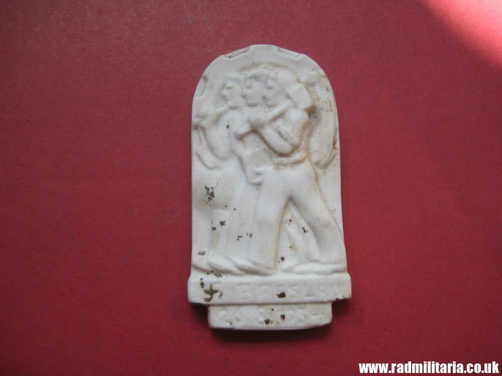 & WW2 PORCELAIN German BADGE - Breslau 26.8.1934 maker: Koenigszelt, metal detecting find. - Image 3