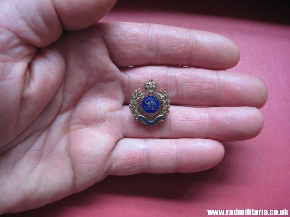& WW1 old British ENAMEL BADGE: Old Comrades Association, J.R. Gaunt London. - Image 9