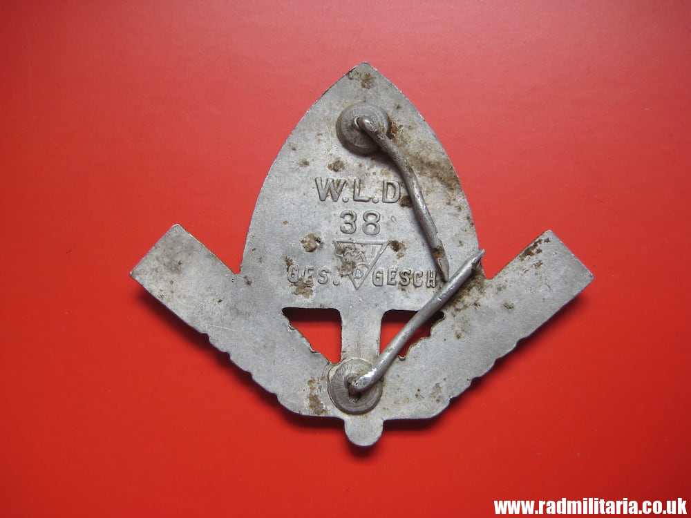 & original WW2 RAD LABOUR CAP BADGE - maker: W.L.D.38 RADJ. GES - GESCH. metal detecting find. - Image 3