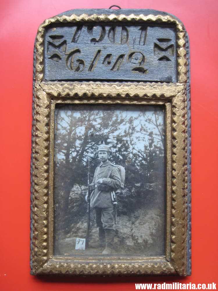 & WW1 original German TRENCH ART FRAME with soldier's photo. 1901 6/42 made of cigar box. GENUINE ! - Image 2