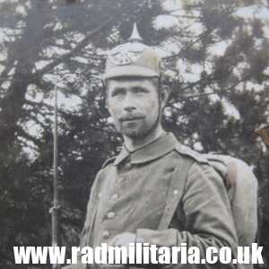 & WW1 original German TRENCH ART FRAME with soldier's photo. 1901 6/42 made of cigar box. GENUINE !