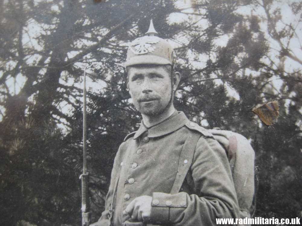 & WW1 original German TRENCH ART FRAME with soldier's photo. 1901 6/42 made of cigar box. GENUINE !
