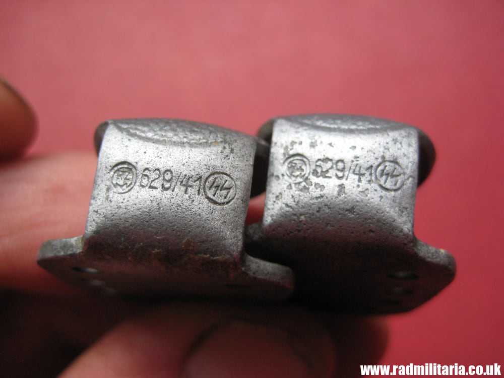 & WW2 Nazi German WAFFEN SS BELT HOOK BUTTONS set of 2 (TAILLENHAKEN) - RZM 629/41 SS, very rare !!