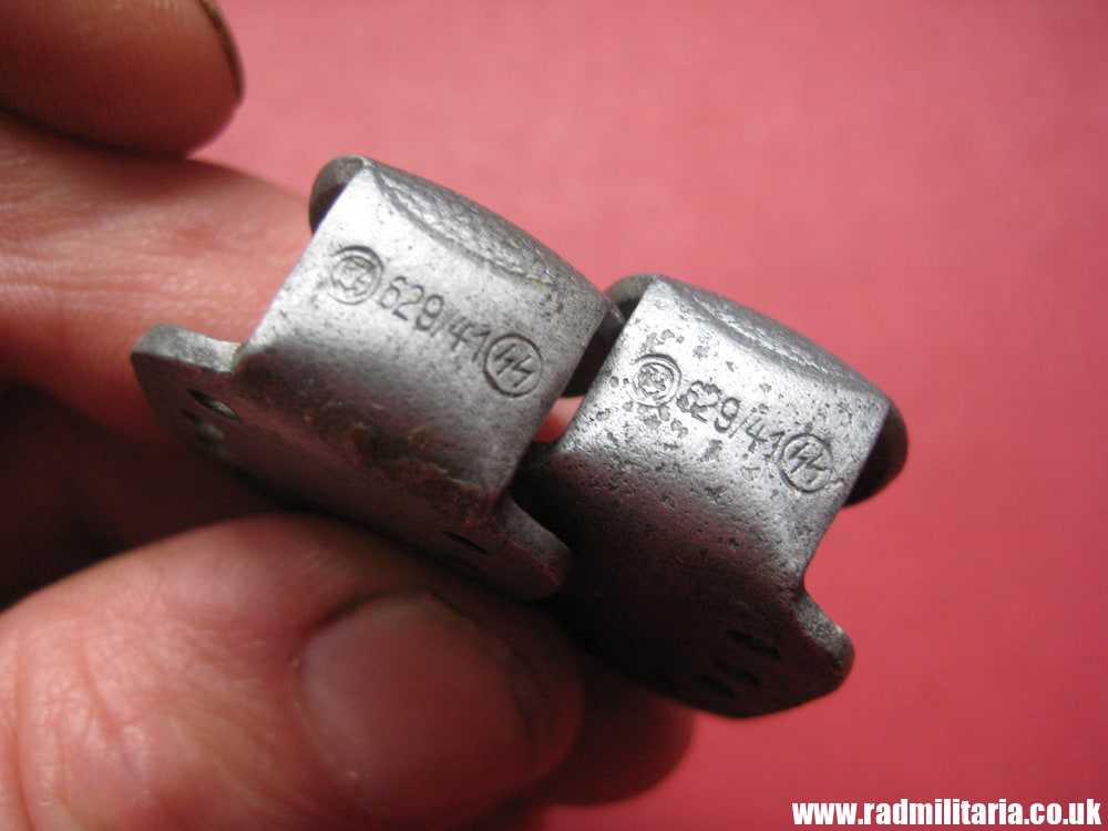 & WW2 Nazi German WAFFEN SS BELT HOOK BUTTONS set of 2 (TAILLENHAKEN) - RZM 629/41 SS, very rare !! - Image 3