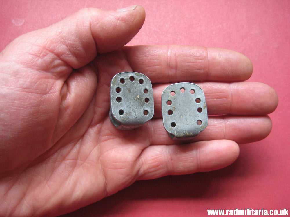 & WW2 Nazi German WAFFEN SS BELT HOOK BUTTONS set of 2 (TAILLENHAKEN) - RZM 629/41 SS, very rare !! - Image 5