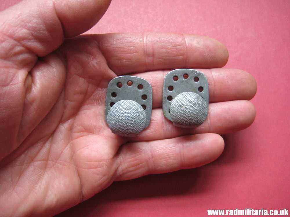 & WW2 Nazi German WAFFEN SS BELT HOOK BUTTONS set of 2 (TAILLENHAKEN) - RZM 629/41 SS, very rare !! - Image 2