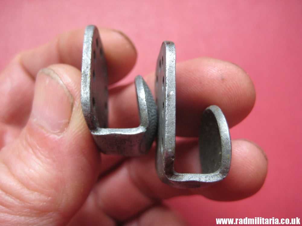 & WW2 Nazi German WAFFEN SS BELT HOOK BUTTONS set of 2 (TAILLENHAKEN) - RZM 629/41 SS, very rare !! - Image 7