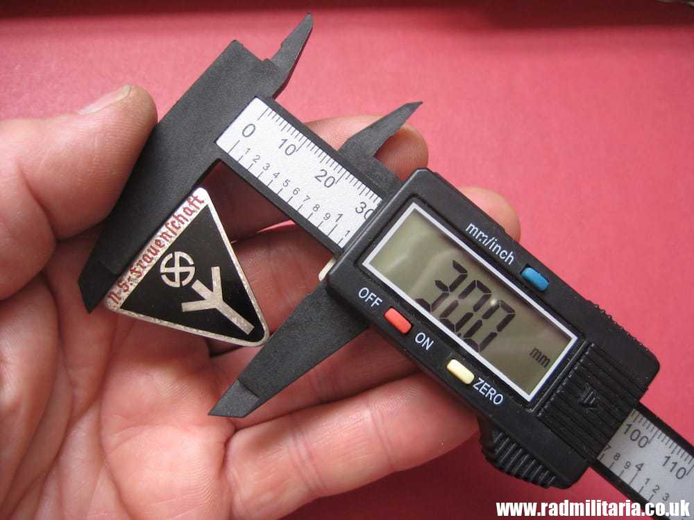 & WW2 German ENAMEL BADGE - NAT. SOZ. FRAUENSCHAFT. RZM M1/120 very good condition. - Image 9