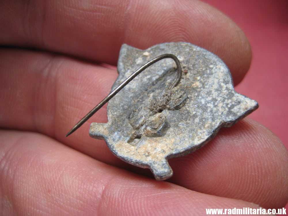 & WW2 small nazi GERMAN Police Eagle BADGE with date 1942, metal detecting find, genuine ! - Image 6