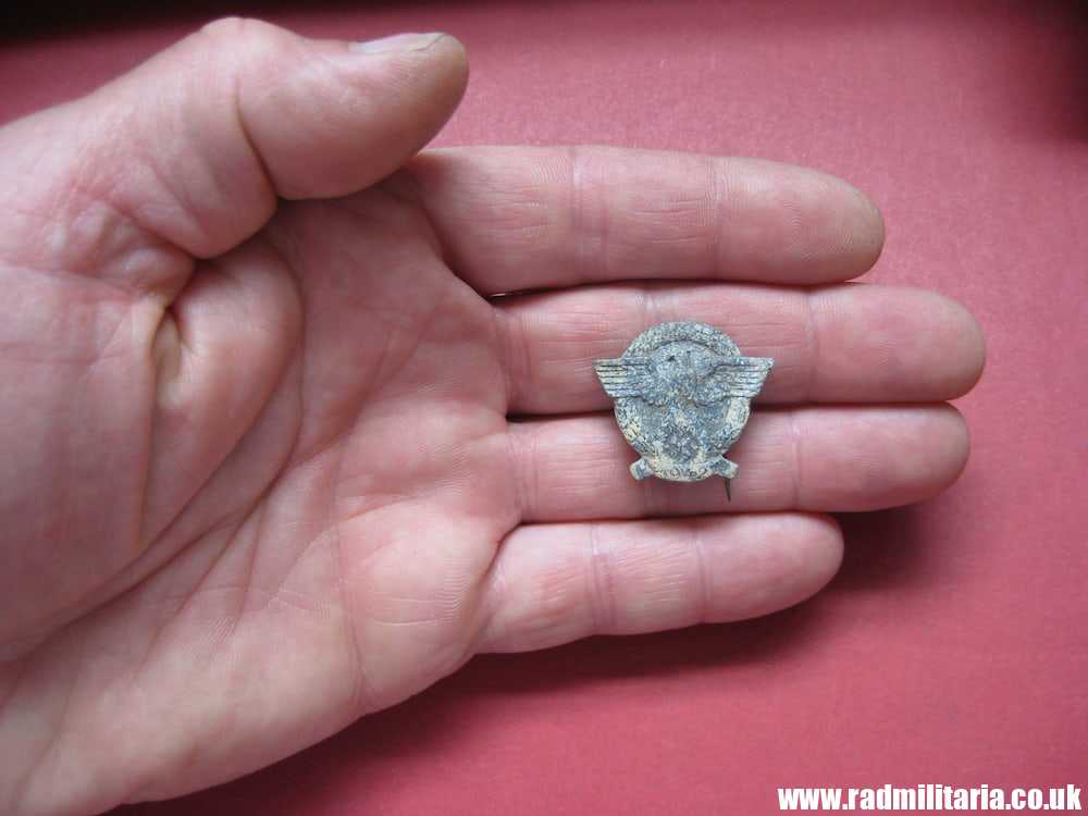 & WW2 small nazi GERMAN Police Eagle BADGE with date 1942, metal detecting find, genuine ! - Image 3