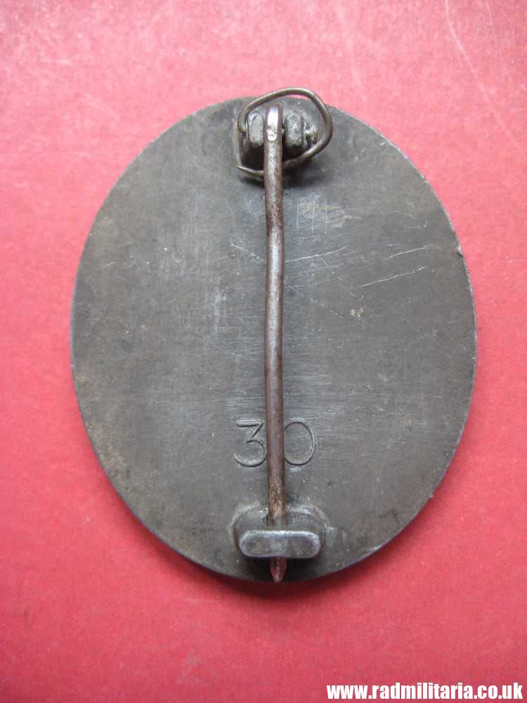 & WW2 German WOUND BADGE in Silver marked: "30" in good used condition. - Image 3