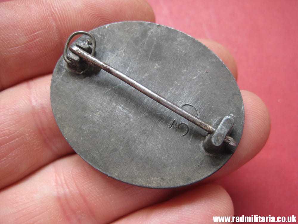 & WW2 German WOUND BADGE in Silver marked: "30" in good used condition. - Image 4