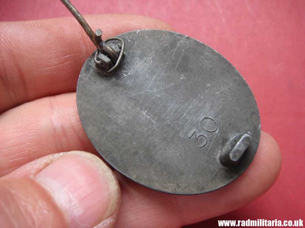 & WW2 German WOUND BADGE in Silver marked: "30" in good used condition. - Image 5