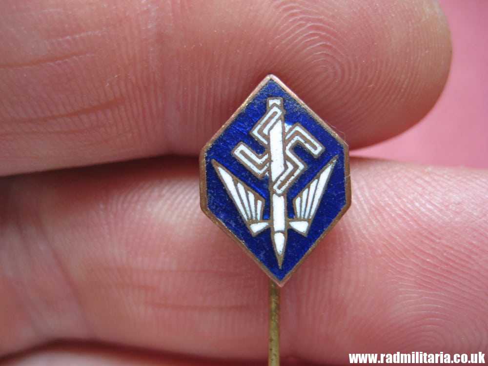 & WW2 original German enamel BADGE: Deutsche Stenographenschaft, marked: GES. GESCH.