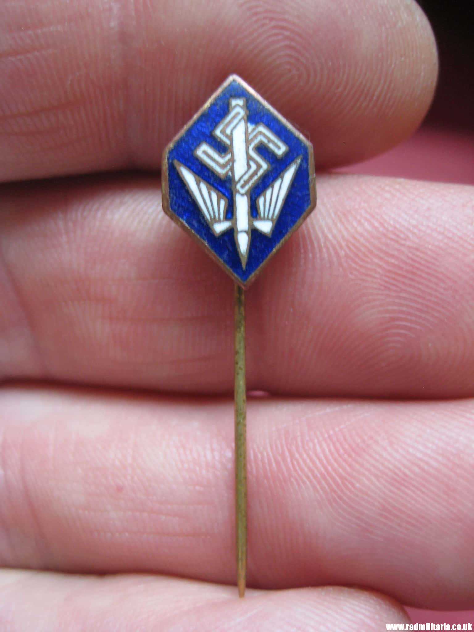& WW2 original German enamel BADGE: Deutsche Stenographenschaft, marked: GES. GESCH. - Image 5