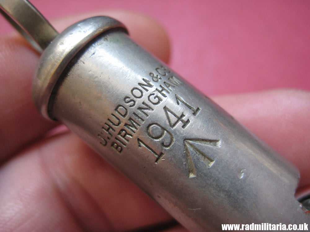 & WW2 original British MILITARY WHISTLE with date 1941 /I\ maker: J. HUDSON - very good condition. - Image 2