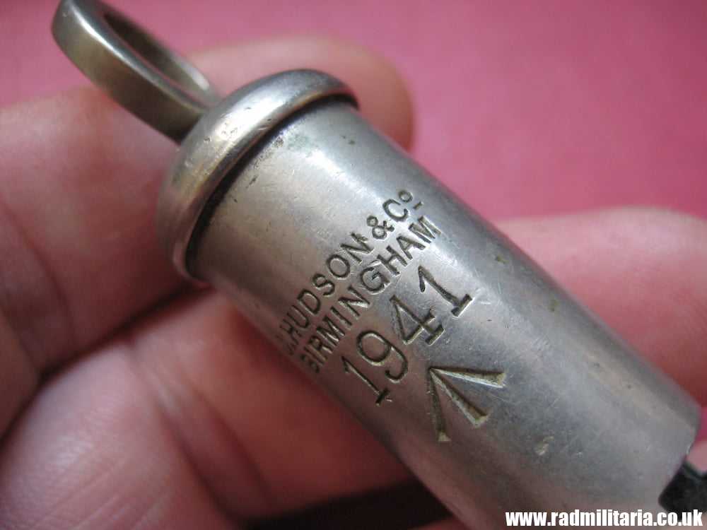 & WW2 original British MILITARY WHISTLE with date 1941 /I\ maker: J. HUDSON - very good condition. - Image 3