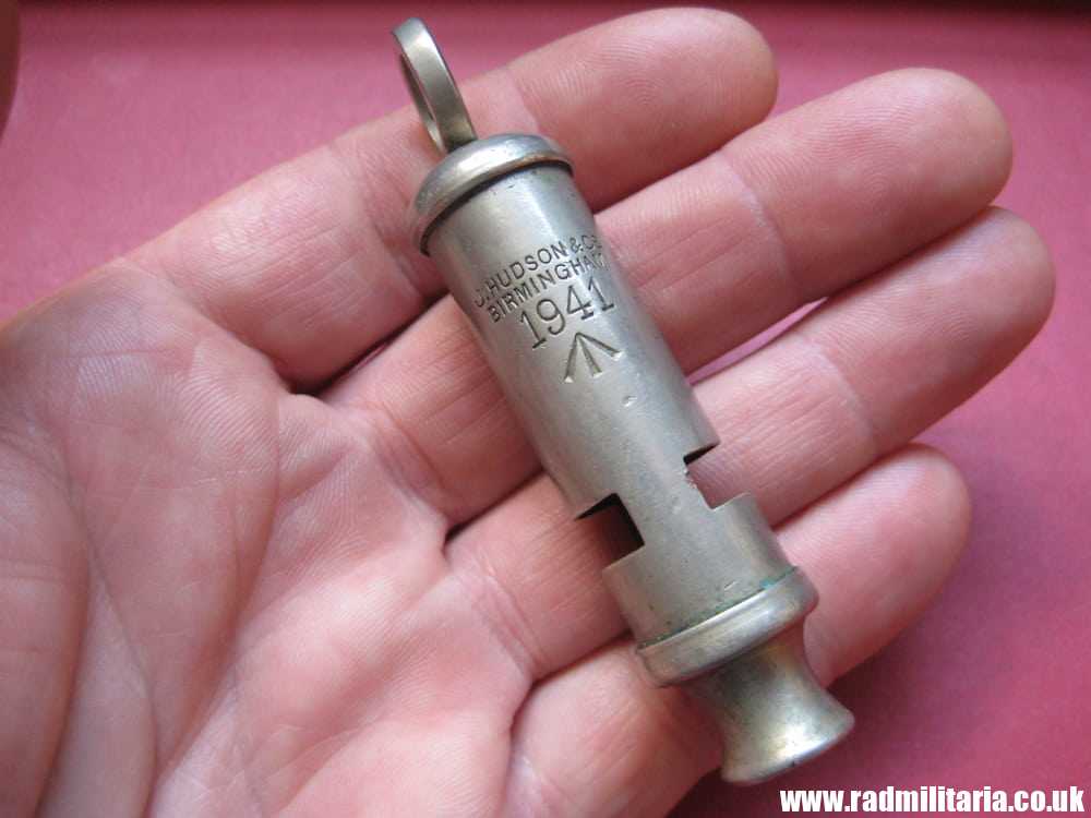 & WW2 original British MILITARY WHISTLE with date 1941 /I\ maker: J. HUDSON - very good condition. - Image 7