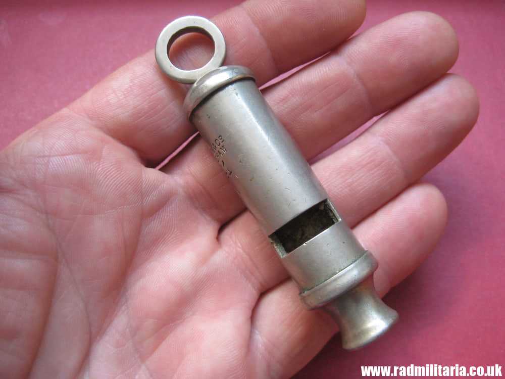 & WW2 original British MILITARY WHISTLE with date 1941 /I\ maker: J. HUDSON - very good condition. - Image 8