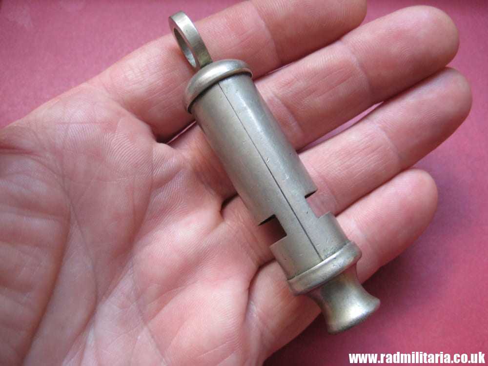 & WW2 original British MILITARY WHISTLE with date 1941 /I\ maker: J. HUDSON - very good condition. - Image 9