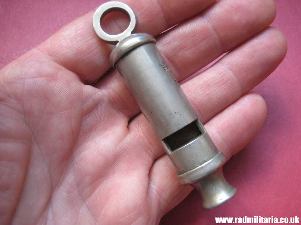 & WW2 original British MILITARY WHISTLE with date 1941 /I\ maker: J. HUDSON - very good condition. - Image 10