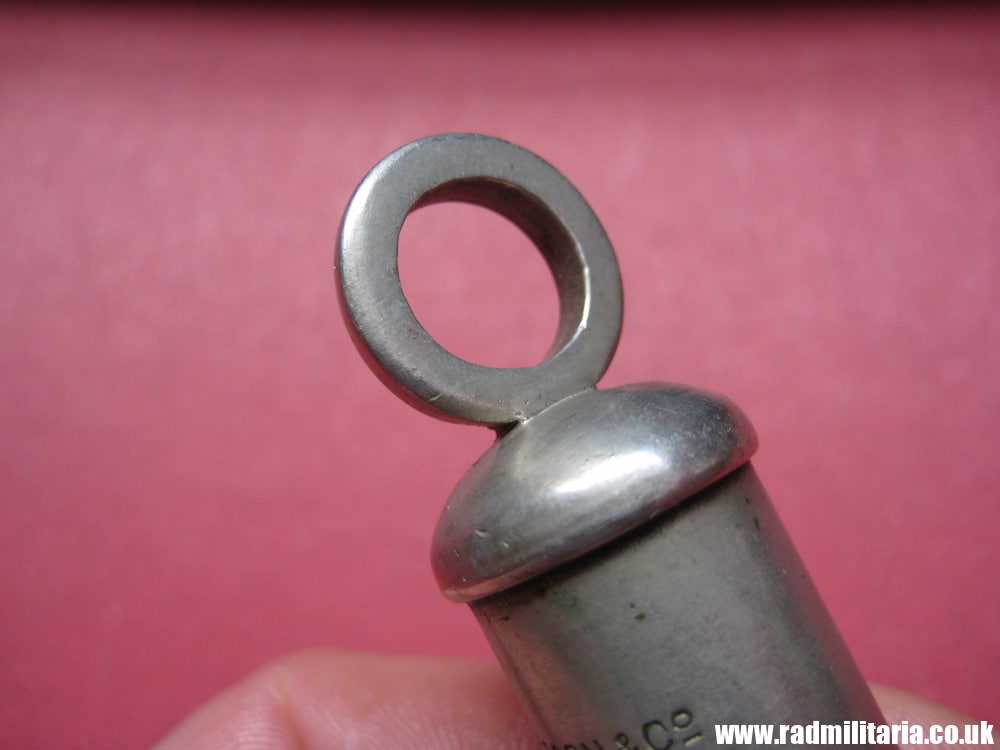 & WW2 original British MILITARY WHISTLE with date 1941 /I\ maker: J. HUDSON - very good condition. - Image 6