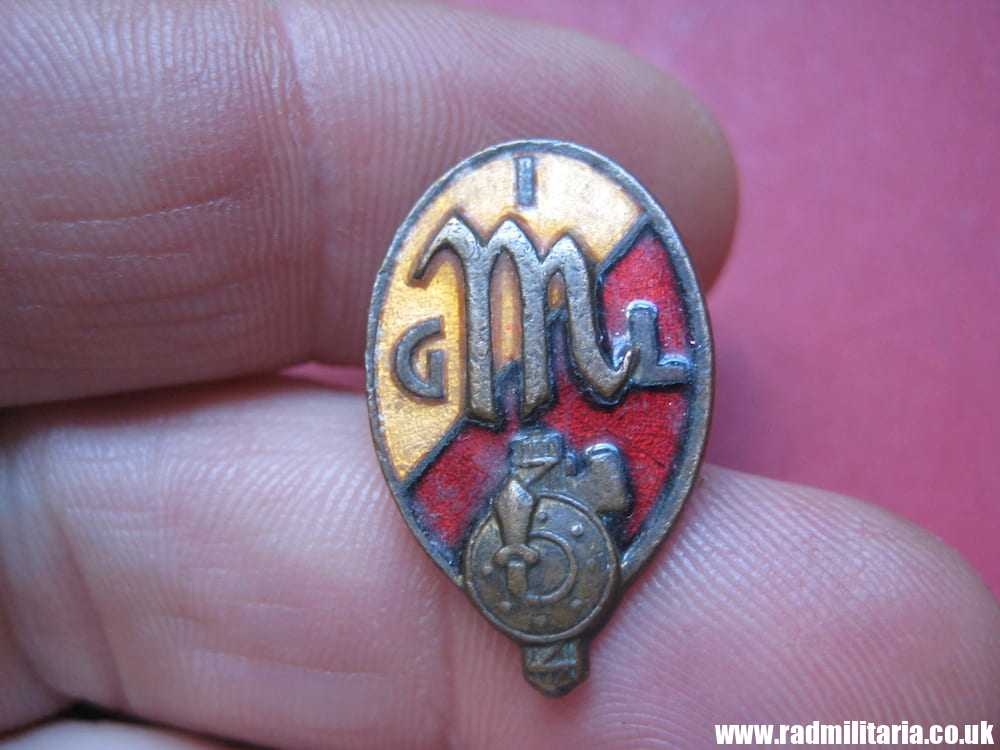 & WW2 original ITALIAN YOUTH Fascist ENAMEL BADGE - GIL. - Image 2