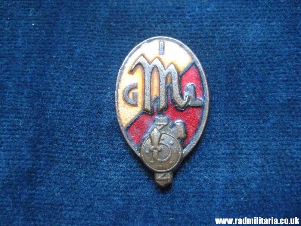 & WW2 original ITALIAN YOUTH Fascist ENAMEL BADGE - GIL. - Image 8