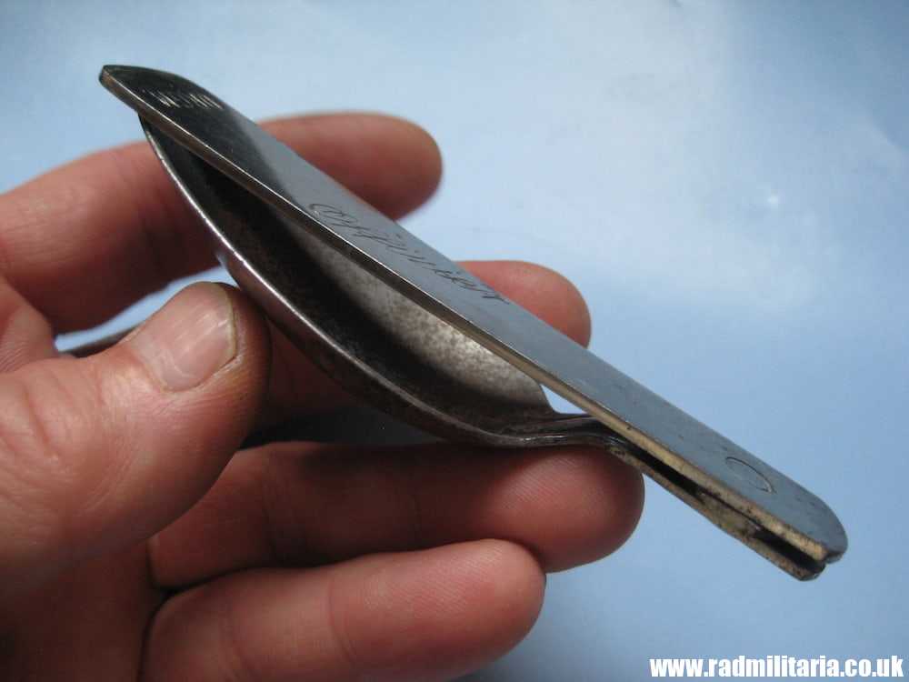 & WW2 German cutlery: Folding SPOON marked: "D.R.G.M. Officer." 3rd Reich cutlery - Image 2