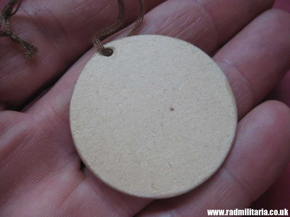 & unknown WW2 German CARDBOARD BADGE: Institut Fur Deutsche Ostarbeit Krakau. - Image 5