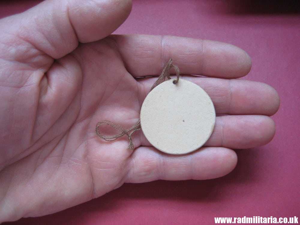 & unknown WW2 German CARDBOARD BADGE: Institut Fur Deutsche Ostarbeit Krakau. - Image 8