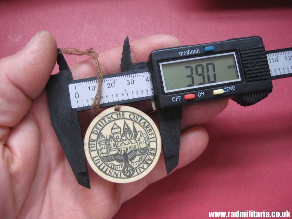 & unknown WW2 German CARDBOARD BADGE: Institut Fur Deutsche Ostarbeit Krakau. - Image 9