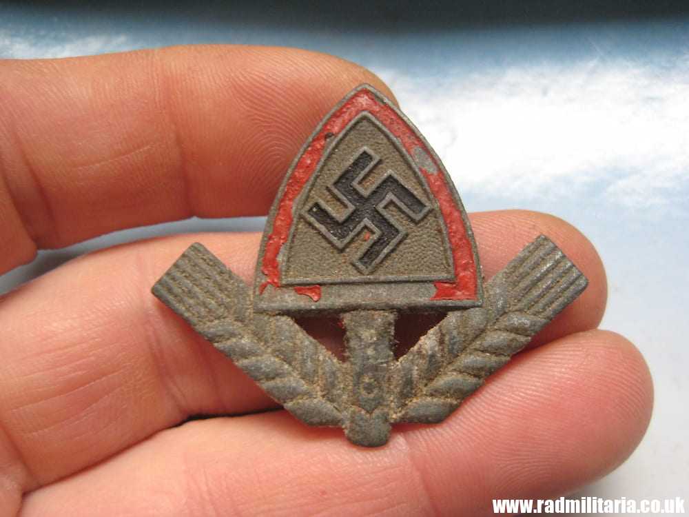 & original WW2 RAD LABOUR CAP BADGE - maker: F&B 41 RADJ. GES - GESCH. metal detecting find. - Image 2