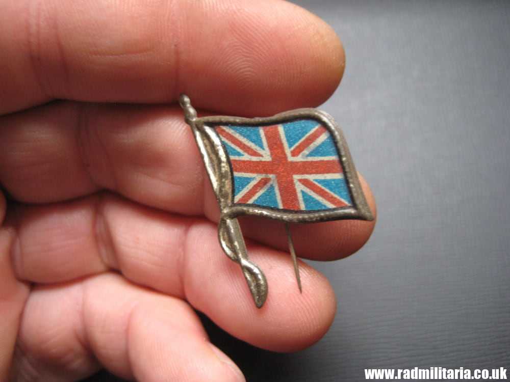 & WW1 old British Patriotic BADGE - FLAG pin badge.