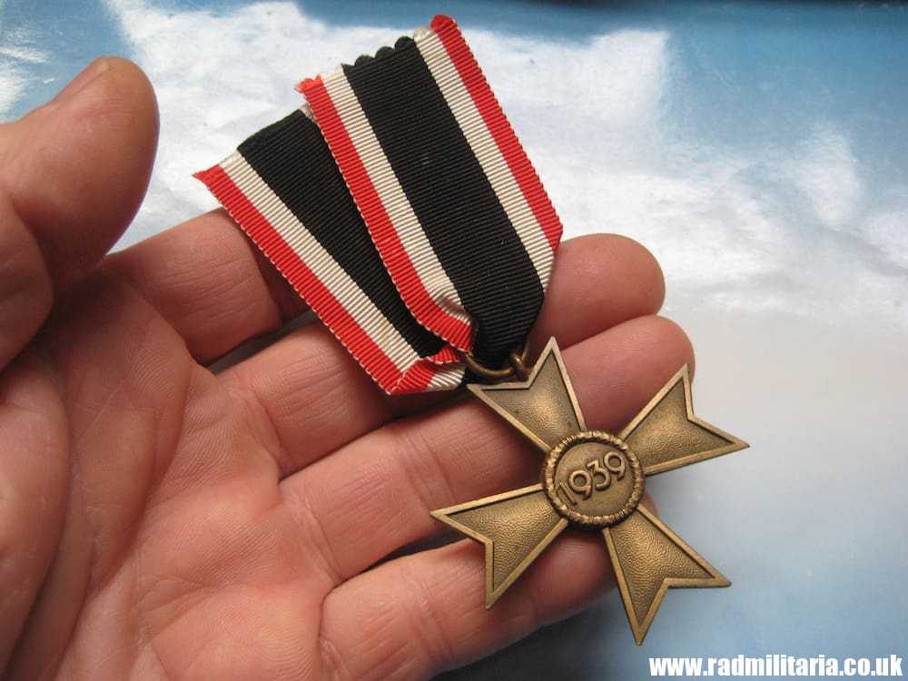& original WW2 German War Merit Cross 2nd Class - KVK Kriegsverdienstkreuz 2. Klasse.