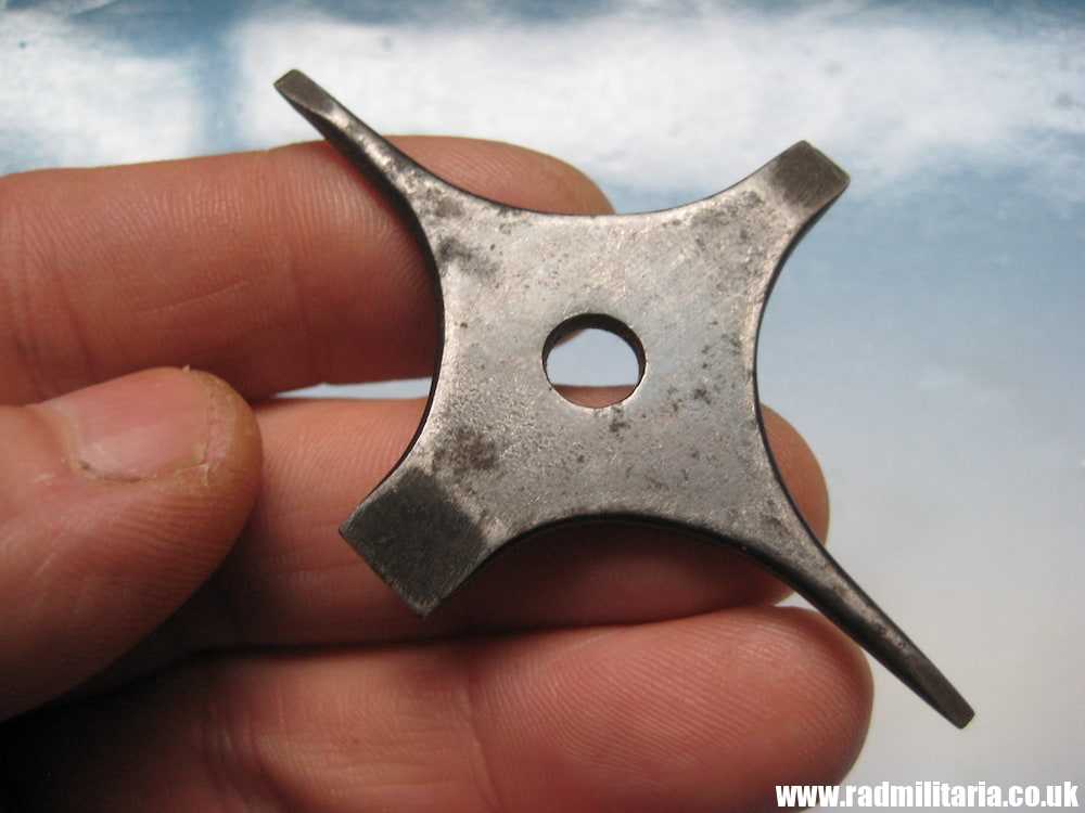& WW2 unknown British military MULTI - TOOL. - Image 3